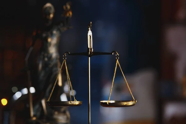 Символ закона и справедливости, закона и правосудия — стоковое фото
