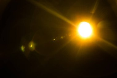 Siyahta soyut Doğal Güneş parlaması