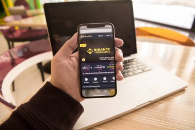 Tula, Rusya Federasyonu - 28 Kasım 2018: Binance bir vade takas piyasasıdır. Kripto para birimi arka plan kavramı. Cryptocurrency Bnb Binance sikke