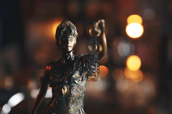 El símbolo de la Estatua de Justicia, concepto de derecho jurídico —  Fotos de Stock