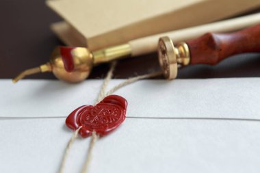 Vasiyetnamede ve son arzusunda halka açık kalem ve damga yok. Noter kamu araçları