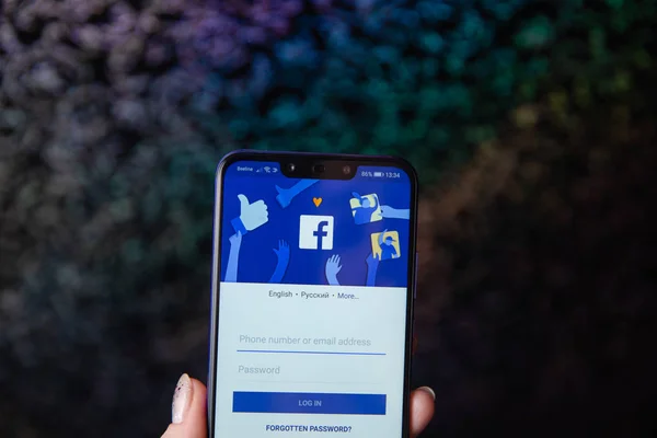 Tula, Russia - November 28, 2018: Facebook social media app logo on log-in, sign-up registration page on mobile app screen on smart devices in business persons hand at work — Stock Photo, Image