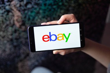 Tula, Rusya - 28 Kasım 2018: Ebay logosu ile telefon ekran Closeup veya ICO