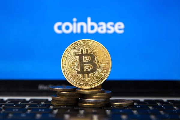 Tula, Rusya - 27 Ocak 2019: Coinbase - Bitcoin satın almak ve daha güvenli Cüzdan mobil app üstünde belgili tanımlık göstermek