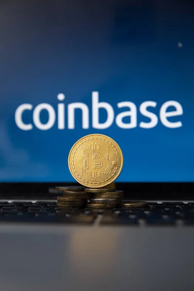 Tula, russland - 27. januar 2019: coinbase - Bitcoin und mehr kaufen, mobile App auf dem Display sichern — Stockfoto