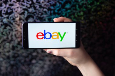 Tula, Rusya - 28 Kasım 2018: Ebay logosu ile telefon ekran Closeup veya ICO