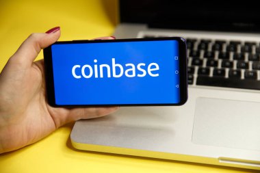 Tula, Rusya - 29 Ocak 2019: Coinbase - Bitcoin satın almak ve daha güvenli cüzdan mobil app üstünde belgili tanımlık göstermek