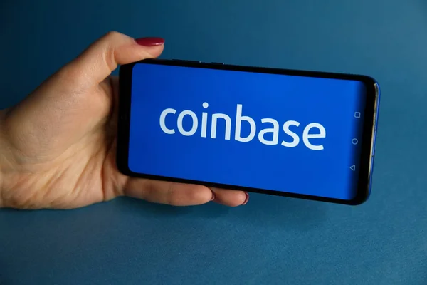 Tula, russland - 29. januar 2019: coinbase - Bitcoin und mehr kaufen, mobile App auf dem Display sichern — Stockfoto