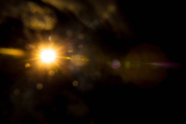 Siyahta soyut Doğal Güneş parlaması