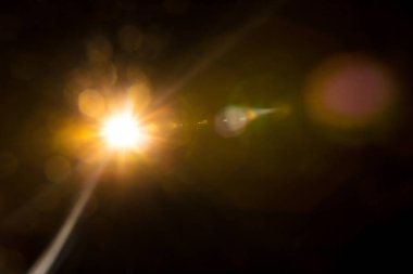 Siyahta soyut Doğal Güneş parlaması