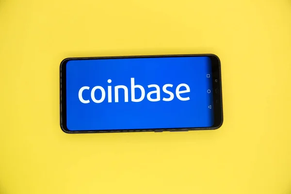 Tula, Russia - JANUARY 29, 2019: Coinbase - Buy Bitcoin and More, Secure Wallet mobile app on the display — Stock Photo, Image