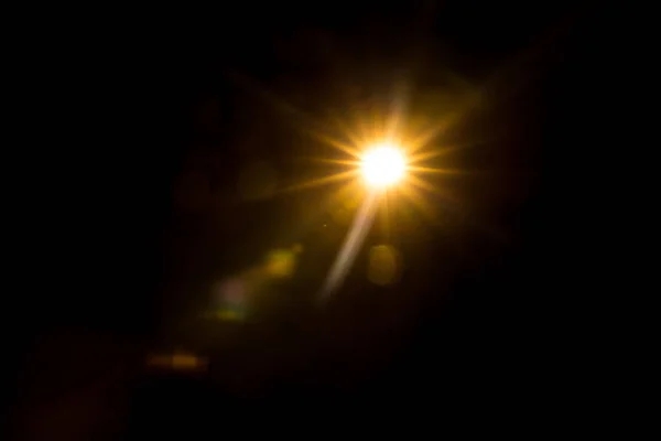 Suar Matahari Alami abstrak pada hitam — Stok Foto