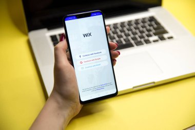 Tula, Rusya Federasyonu - Ocak 29, 2019:09, 2018: smartphone üzerinde görüntülenen Wix Web sitesi
