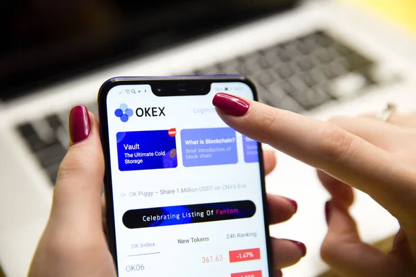 Tula, Rusko - 29 ledna 2019:: Okex logo zobrazené na moderní — Stock fotografie