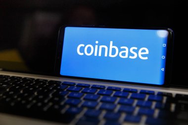 Tula, Rusya - 29 Ocak 2019: Coinbase - Bitcoin satın almak ve daha güvenli cüzdan mobil app üstünde belgili tanımlık göstermek