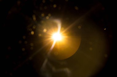 Siyahta soyut Doğal Güneş parlaması