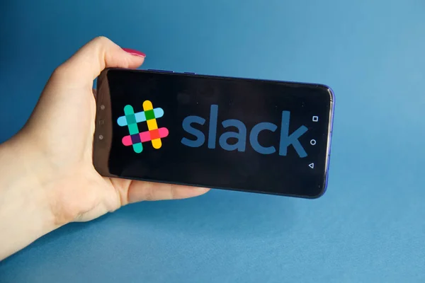 Tula, Rusko - 29 ledna 2019: Slack logo na smartphone — Stock fotografie