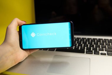 Tula, Rusya - 29 Ocak 2019:: modern bir akıllı telefon üzerinde görüntülenen Coincheck Web sitesi