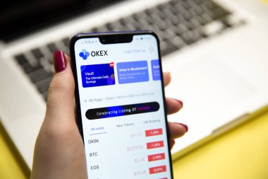 Tula, Rusya - 29 Ocak 2019: modern üzerinde görüntülenen Okex logosu