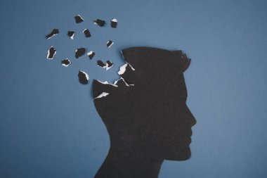 Beyin bozukluğu sembolü insan kafası tarafından sunulan form kağıdı yaptı. Alzheimer hastalığı, demans, hafıza kaybı için yaratıcı fikir ve ruh