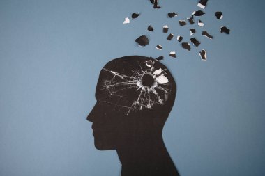 Beyin bozukluğu sembolü insan kafası tarafından sunulan form kağıdı yaptı. Alzheimer hastalığı, demans, hafıza kaybı için yaratıcı fikir ve ruh