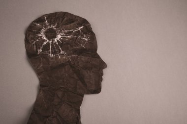 Beyin bozukluğu sembolü insan kafası tarafından sunulan form kağıdı yaptı. Alzheimer hastalığı, demans, hafıza kaybı için yaratıcı fikir ve ruh