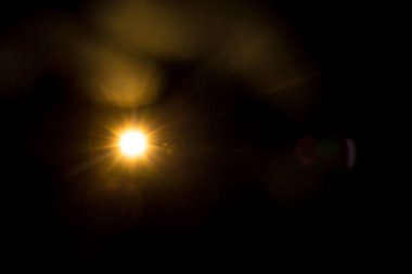 Siyahta soyut Doğal Güneş parlaması