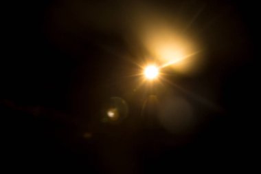 Siyahta soyut Doğal Güneş parlaması