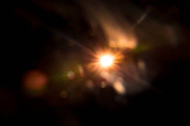 Siyahta soyut Doğal Güneş parlaması