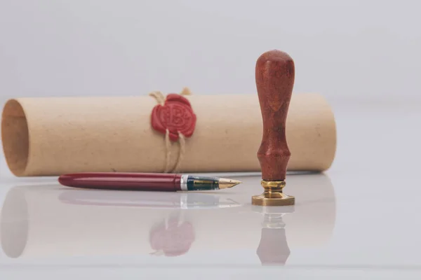 Fountain pen and old notarial wax seal on — Stock Photo, Image