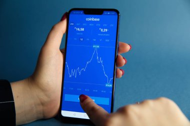 Tula, Rusya - 29 Ocak 2019: Coinbase - Bitcoin satın almak ve daha güvenli cüzdan mobil app üstünde belgili tanımlık göstermek