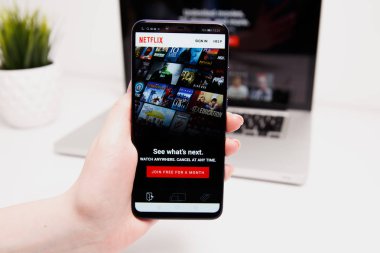 Tula, Rusya Federasyonu - Şubat 18, 2019:Close kadar Netflix app simgesi dizüstü bilgisayar ekranında. Netflix Tv olay izlemek için önde gelen uluslararası bir abonelik hizmeti olan bir