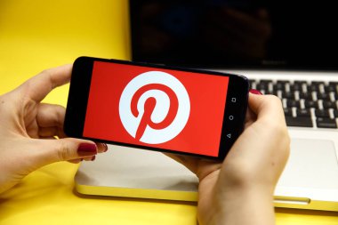 Tula, Rusya - 29 Ocak 2019: Internet hizmet Pinterest üstünde belgili tanımlık perde. Onların ilginç şeyler pin izin veriyor bir online pinboard Pinterest olduğunu.