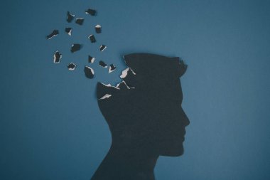 Beyin bozukluğu sembolü insan kafası tarafından sunulan form kağıdı yaptı. Alzheimer hastalığı, demans, hafıza kaybı için yaratıcı fikir ve ruh
