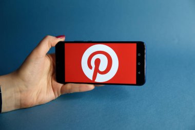 Tula, Rusya - 29 Ocak 2019: Internet hizmet Pinterest üstünde belgili tanımlık perde. Onların ilginç şeyler pin izin veriyor bir online pinboard Pinterest olduğunu.