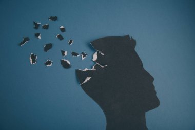 Beyin bozukluğu sembolü insan kafası tarafından sunulan form kağıdı yaptı. Alzheimer hastalığı, demans, hafıza kaybı için yaratıcı fikir ve ruh