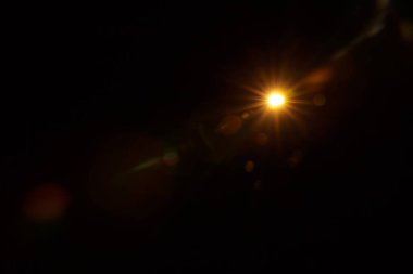 Siyahta soyut Doğal Güneş parlaması