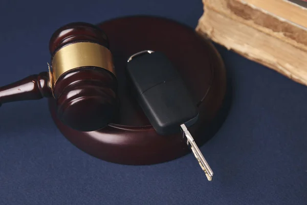 Close up of judge gavel and car keys over soundboard on white — Stock Photo, Image