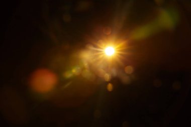 Siyahta soyut Doğal Güneş parlaması