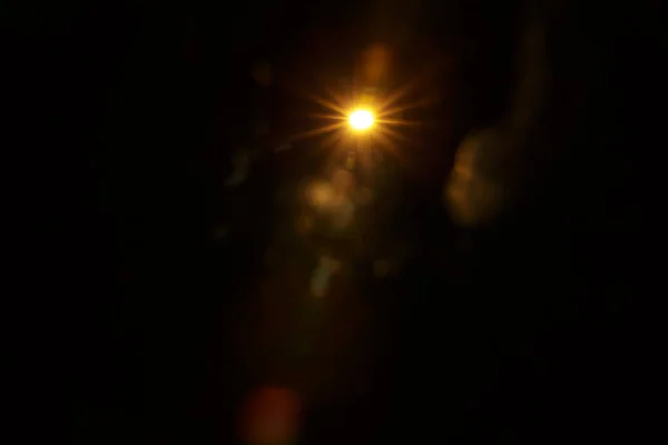 Siyahta soyut Doğal Güneş parlaması — Stok fotoğraf