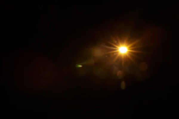 Siyahta soyut Doğal Güneş parlaması — Stok fotoğraf