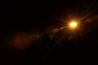 Siyahta soyut Doğal Güneş parlaması