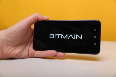 Tula, Rusya - 12 Mayıs 2019: Telefon ekranında Bitmain.