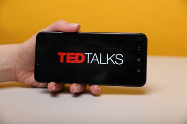 Tula, Rusya - 12 Mayıs 2019: Ted Talks on telefon ekranı.
