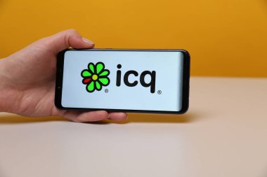 Tula, Rusya-Mayıs 12, 2019: ICQ telefon ekranında.