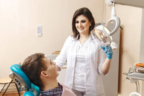 Doctor with patient in the dentist cabinet. — Stock Photo, Image