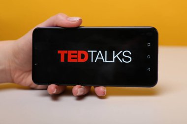 Tula, Rusya - 12 Mayıs 2019: Ted Talks on telefon ekranı.