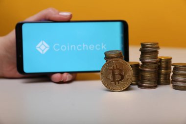 Tula, Rusya - 12 Mayıs 2019: Coincheck telefon ekranında.