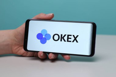 Tula, Rusya-Mayıs 12, 2019: Okex telefon ekranında.