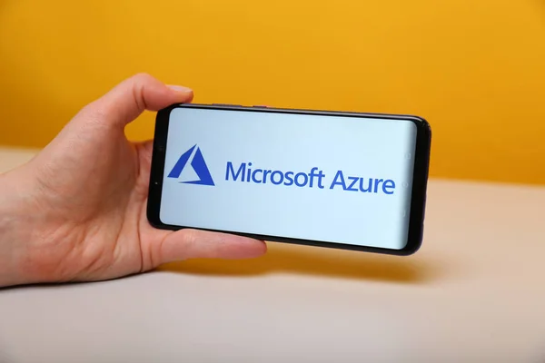 Тула, Россия - 12 мая 2019 года: Microsoft Azure на дисплее телефона . — стоковое фото